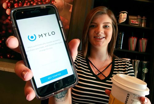 BORIS MINKEVICH / WINNIPEG FREE PRESS
Brittney Dankewych uses a new app for saving and investing called Mylo. It allows users to save for goals by rounding up their spending to the nearest dollar. Joel Schlesinger story. Feb. 1, 2018