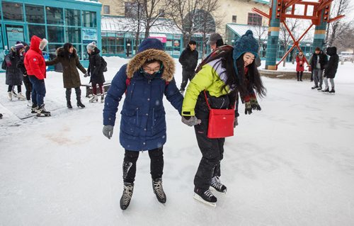MIKE DEAL / WINNIPEG FREE PRESS
RRC students try skating for the first time at The Forks, Friday, February 2, 2018. The Language Training Centre at RRC brought around 30 students who had never skated before to The Forks to give them that essential Canadian experience.
180202 - Friday, February 02, 2018.