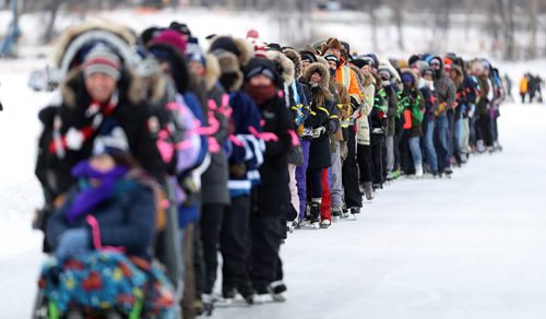 TREVOR HAGAN / WINNIPEG FREE PRESS
Skaters turned up at The Forks for a Guinness World Record attempt for the longest line of ice skaters, Sunday, February 4, 2018.