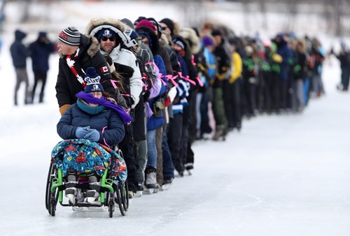 TREVOR HAGAN / WINNIPEG FREE PRESS
Natalie Pirson and Mayor Brian Bowman lead the way. Skaters turned up at The Forks for a Guinness World Record attempt for the longest line of ice skaters, Sunday, February 4, 2018.