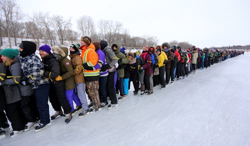 TREVOR HAGAN / WINNIPEG FREE PRESS
Skaters turned up at The Forks for a Guinness World Record attempt for the longest line of ice skaters, Sunday, February 4, 2018.