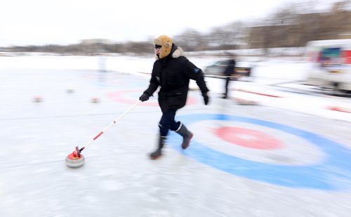 TREVOR HAGAN / WINNIPEG FREE PRESS
Brian Forrester from Team Get Schwifty vs Old Cold and On The Rocks at the Ironman Curling Bonspiel near The Forks, Sunday, February 4, 2018.