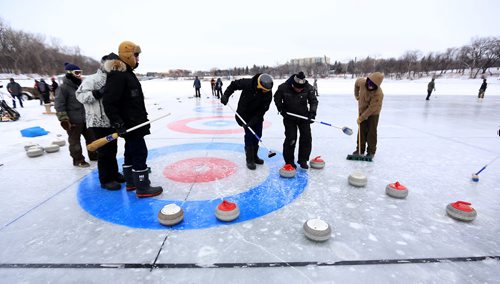 TREVOR HAGAN / WINNIPEG FREE PRESS
Team Get Schwifty vs Old Cold and On The Rocks at the Ironman Curling Bonspiel near The Forks, Sunday, February 4, 2018.