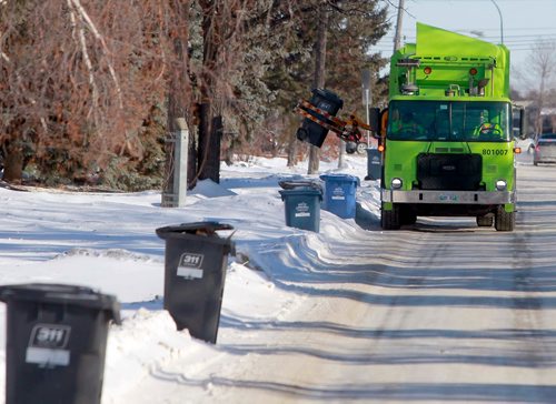 BORIS MINKEVICH / WINNIPEG FREE PRESS
GFL truck working in Bright Oaks area in south Winnipeg.  Feb. 7, 2018