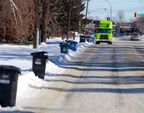 BORIS MINKEVICH / WINNIPEG FREE PRESS
GFL truck working in Bright Oaks area in south Winnipeg.  Feb. 7, 2018