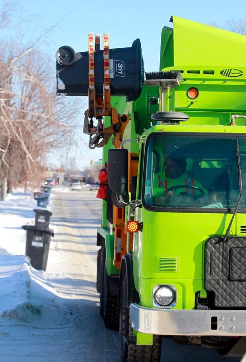 BORIS MINKEVICH / WINNIPEG FREE PRESS
GFL truck working in Bright Oaks area in south Winnipeg.  Feb. 7, 2018