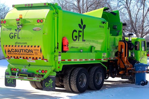 BORIS MINKEVICH / WINNIPEG FREE PRESS
GFL truck working in Bright Oaks area in south Winnipeg.  Feb. 7, 2018