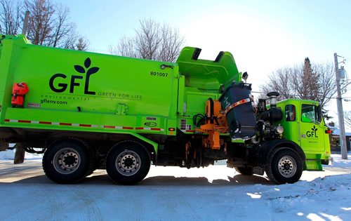 BORIS MINKEVICH / WINNIPEG FREE PRESS
GFL truck working in Bright Oaks area in south Winnipeg.  Feb. 7, 2018