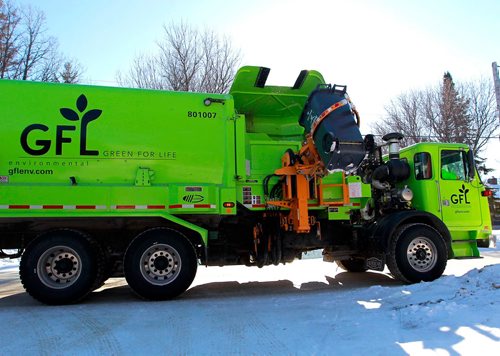 BORIS MINKEVICH / WINNIPEG FREE PRESS
GFL truck working in Bright Oaks area in south Winnipeg.  Feb. 7, 2018