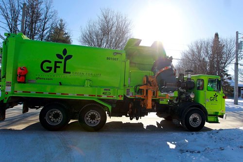 BORIS MINKEVICH / WINNIPEG FREE PRESS
GFL truck working in Bright Oaks area in south Winnipeg.  Feb. 7, 2018