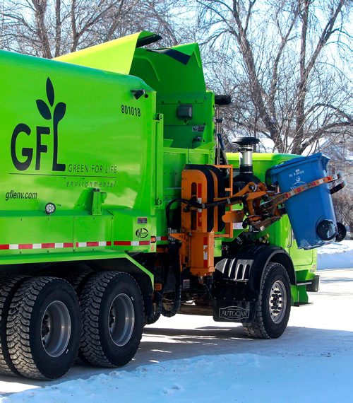 BORIS MINKEVICH / WINNIPEG FREE PRESS
GFL truck working in Bright Oaks area in south Winnipeg.  Feb. 7, 2018