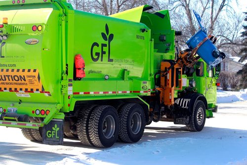 BORIS MINKEVICH / WINNIPEG FREE PRESS
GFL truck working in Bright Oaks area in south Winnipeg.  Feb. 7, 2018