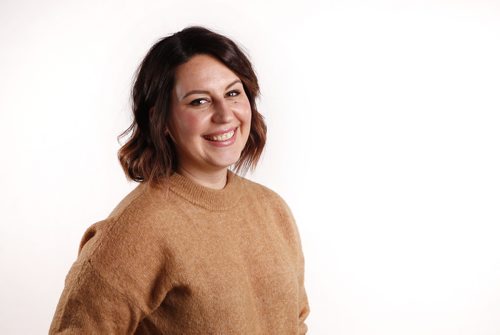 MIKAELA MACKENZIE / WINNIPEG FREE PRESS
Jen Zoratti poses for a portrait in the newsroom in Winnipeg, Manitoba on Wednesday, Feb. 7, 2018. 
180207 - Wednesday, February 07, 2018.