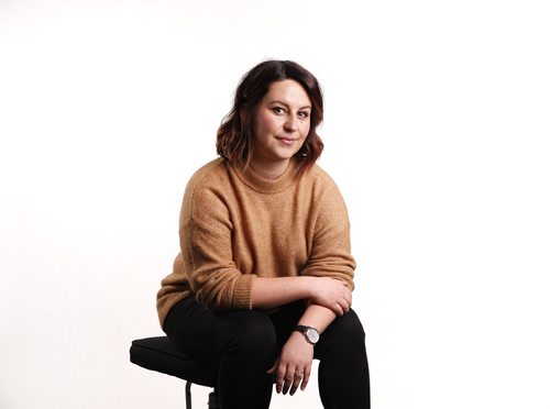 MIKAELA MACKENZIE / WINNIPEG FREE PRESS
Jen Zoratti poses for a portrait in the newsroom in Winnipeg, Manitoba on Wednesday, Feb. 7, 2018. 
180207 - Wednesday, February 07, 2018.