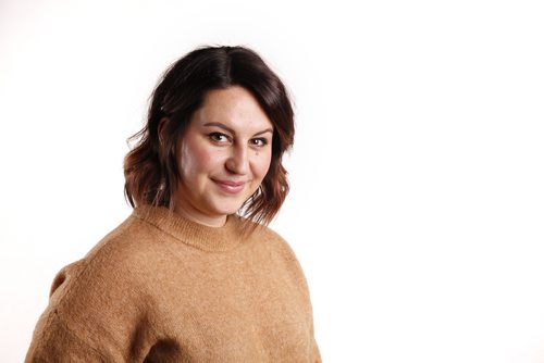 MIKAELA MACKENZIE / WINNIPEG FREE PRESS
Jen Zoratti poses for a portrait in the newsroom in Winnipeg, Manitoba on Wednesday, Feb. 7, 2018. 
180207 - Wednesday, February 07, 2018.