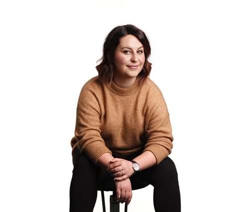 MIKAELA MACKENZIE / WINNIPEG FREE PRESS
Jen Zoratti poses for a portrait in the newsroom in Winnipeg, Manitoba on Wednesday, Feb. 7, 2018. 
180207 - Wednesday, February 07, 2018.