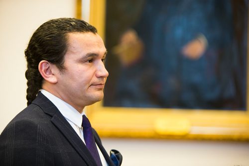 MIKAELA MACKENZIE / WINNIPEG FREE PRESS
NDP leader Wab Kinew addresses the media regarding a report regarding former MLA Stan Struthers and sexual harassment at the Manitoba Legislative Building in Winnipeg, Manitoba on Thursday, Feb. 8, 2018.
180208 - Thursday, February 08, 2018.