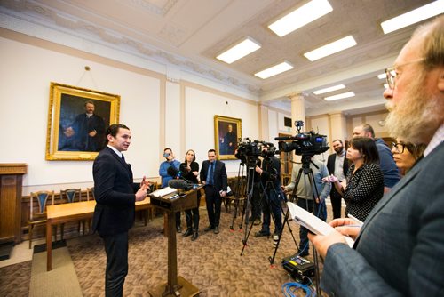 MIKAELA MACKENZIE / WINNIPEG FREE PRESS
NDP leader Wab Kinew addresses the media regarding a report regarding former MLA Stan Struthers and sexual harassment at the Manitoba Legislative Building in Winnipeg, Manitoba on Thursday, Feb. 8, 2018. 
180208 - Thursday, February 08, 2018.