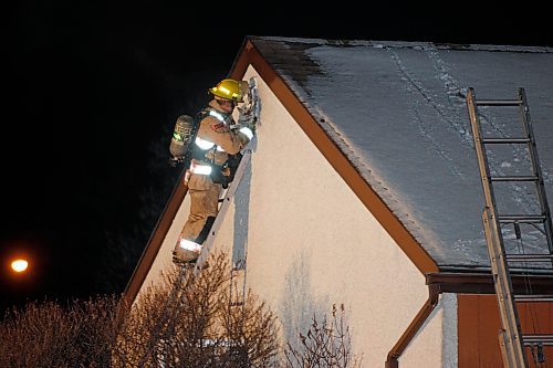 BORIS MINKEVICH / WINNIPEG FREE PRESS  081116 Fire scene at a townhouse complex at 1431Rothesay.