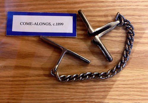 BORIS MINKEVICH / WINNIPEG FREE PRESS
The Winnipeg Police Museum at the new Police Headquarters. This is some old handcuffs that were used in the past. BILL REDEKOP STORY Feb. 13, 2018