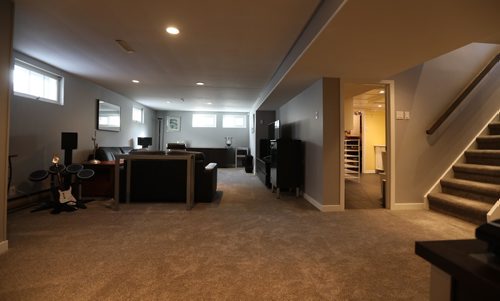 RUTH BONNEVILLE / WINNIPEG FREE 

Homes: Resale 
 - 764 Montrose Street in River Heights realtor Realtor - Jennifer Gulay, 
Lower level - finished basement. 
FEB 13, 2018