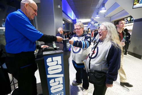 JOHN WOODS / WINNIPEG FREE PRESS
Robert and Ronda Swan are photographed as they buy a 50/50 ticket at a Jets game Tuesday, February 13, 2018.