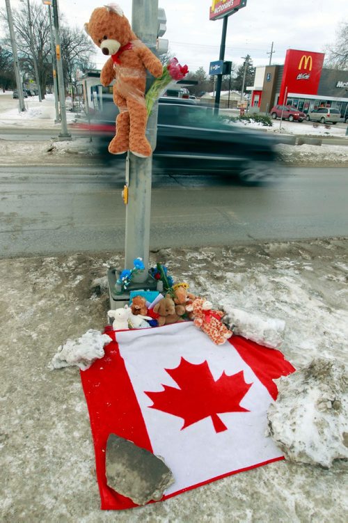 BORIS MINKEVICH / WINNIPEG FREE PRESS
Crosswalk on St. Annes Road between Varennes and Bank avenues where a boy was killed by a truck on Tuesday. Feb. 14, 2018