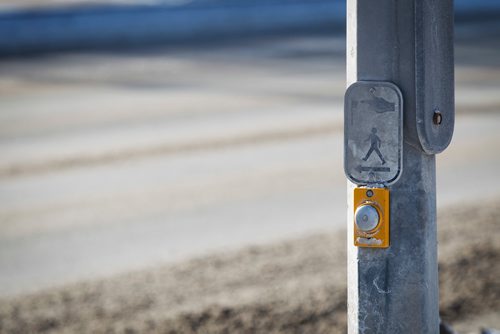 MIKE DEAL / WINNIPEG FREE PRESS
The crosswalk at Notre Dame Ave and Downing Street.
180215 - Thursday, February 15, 2018.