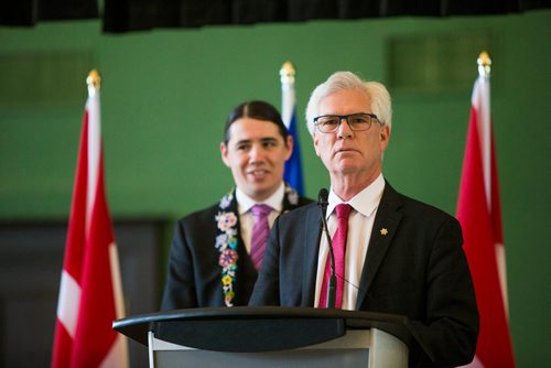 MIKAELA MACKENZIE / WINNIPEG FREE PRESS
Canadas Minister of Natural Resources, Jim Carr, announces funding for initiatives to reduce reliance on diesel fuel in rural and remote communities in Winnipeg, Manitoba on Friday, Feb. 16, 2018. 
180216 - Friday, February 16, 2018.