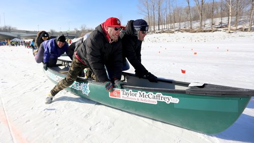 TREVOR HAGAN / WINNIPEG FREE PRESS
The Wild Winter Canoe Race on the Red River, Monday, February 19, 2018.