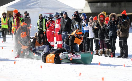 TREVOR HAGAN / WINNIPEG FREE PRESS
The Wild Winter Canoe Race on the Red River, Monday, February 19, 2018.