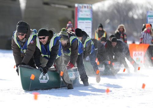 TREVOR HAGAN / WINNIPEG FREE PRESS
The Wild Winter Canoe Race on the Red River, Monday, February 19, 2018.