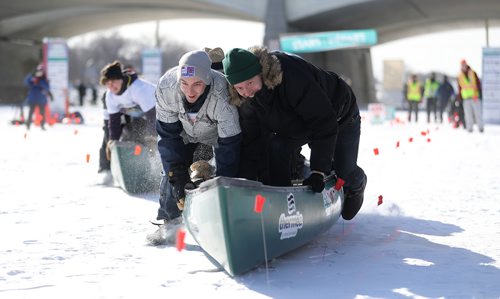 TREVOR HAGAN / WINNIPEG FREE PRESS
The Wild Winter Canoe Race on the Red River, Monday, February 19, 2018.