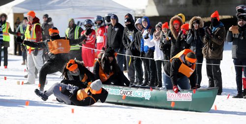 TREVOR HAGAN / WINNIPEG FREE PRESS
The Wild Winter Canoe Race on the Red River, Monday, February 19, 2018.