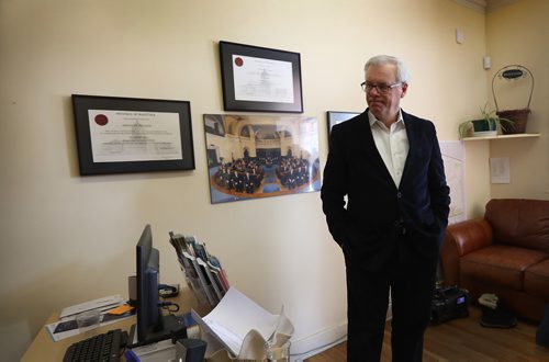RUTH BONNEVILLE / WINNIPEG FREE 
PRESS 


Greg Selinger, former leader of the NDP party in Manitoba, looks back toward desk in his constituency office foyer as the media leaves at the end of the press conference he called to announce his departure from  his position as MLA  Tuesday.



FEB 20, 2018