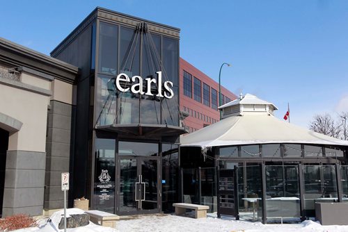 BORIS MINKEVICH / WINNIPEG FREE PRESS
For an Intersection piece on Winnipeg's 10 favourite chain restaurants. Earls - Polo Park. Feb. 20, 2018