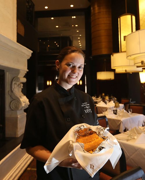 RUTH BONNEVILLE / WINNIPEG FREE 
PRESS 


49.8 Intersection piece on Winnipeg's 10 favourite chain restaurants.
Hy's Restaurant at 1 Lombard Place is one of Winnipeg's favourite chain restaurants.   Hy's chef, Jackie Hildebrand, with one a basket of their cheese toast which is very popular. 


FEB 20, 2018