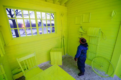 JOHN WOODS / WINNIPEG FREE PRESS
A child plays in HyggeHouse which is part of the Warming Hut exhibit on the Red and Assiniboine Rivers in Winnipeg Tuesday, February 20, 2018.