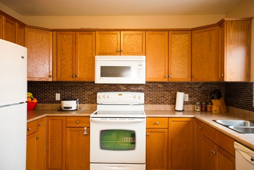 MIKAELA MACKENZIE / WINNIPEG FREE PRESS
The kitchen at 1499 Leila Avenue in Winnipeg, Manitoba on Tuesday, Feb. 20, 2018. 
180220 - Tuesday, February 20, 2018.