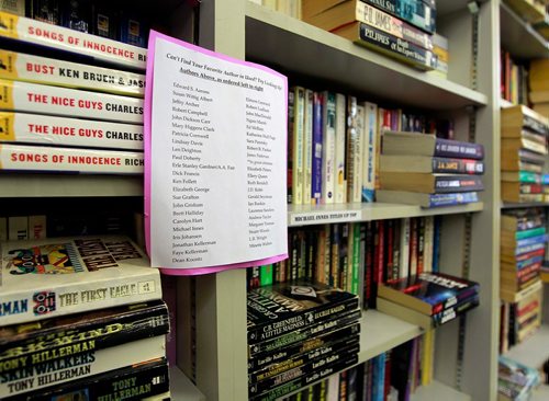 BORIS MINKEVICH / WINNIPEG FREE PRESS
Whodunit Mystery Book Store at 165 Lilac Street. Used books for sale shelf. DAVE SANDERSON STORY. Feb. 22, 2018