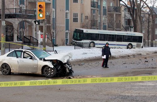 BORIS MINKEVICH / WINNIPEG FREE PRESS
A car vs. Winnipeg Transit bus MVC scene on Goulet Street at Traverse Ave. Crash. Motor vehicle accident. Police. Feb. 23, 2018