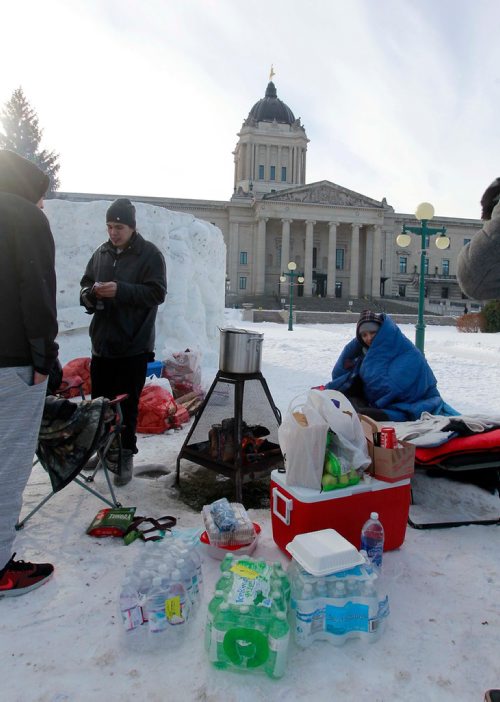BORIS MINKEVICH / WINNIPEG FREE PRESS
A group is camping on the front lawn of the Manitoba Legislature. They are wanting justice for Indigenous peoples. Some will be walking over to the courthouse to join a protest later this morning. Feb. 23, 2018