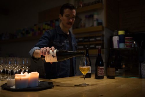 JEN DOERKSEN/WINNIPEG FREE PRESS

Peter Hill of Endive natural pours wine featured at his pop-up bar event at Cafe Postal. Friday, February 23, 2018.