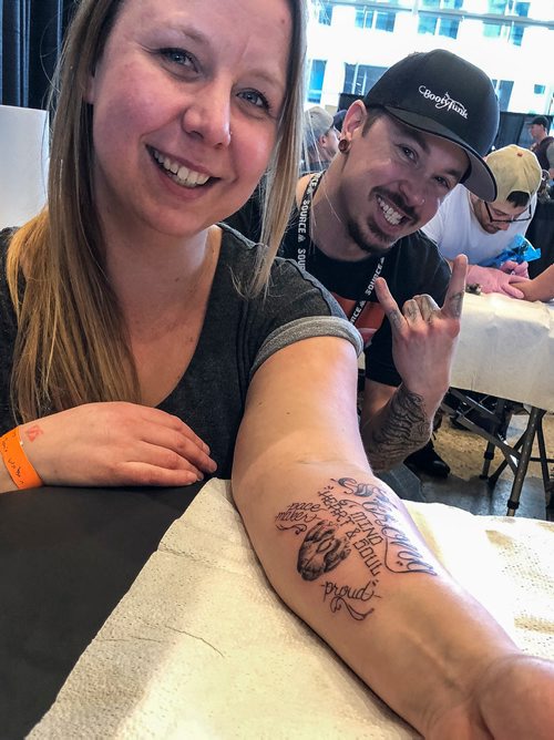 MELISSA MARTIN / WINNIPEG FREE PRESS
Kristan Bremner gets a tattoo by Jamie Watson during The Winnipeg Tattoo Show at the convention centre Saturday.
180224 - Saturday, February 24, 2018.