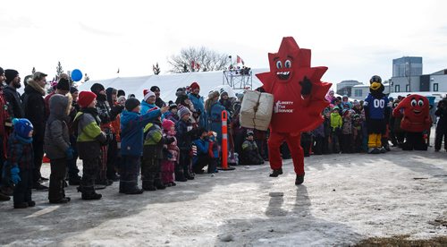 MIKE DEAL / WINNIPEG FREE PRESS
Local mascots took part in a race for the kids during the last weekend at the Festival du Voyageur in Fort Gibraltar.
180224 - Saturday, February 24, 2018.