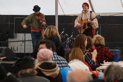 MIKE DEAL / WINNIPEG FREE PRESS
The folk band Les Tireux d'Roches performs during the last weekend at the Festival du Voyageur in Fort Gibraltar.
180224 - Saturday, February 24, 2018.