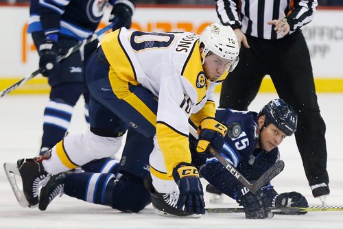 JOHN WOODS / WINNIPEG FREE PRESS
Winnipeg Jets' Matt Hendricks (15) and Nashville Predators' Colton Sissons (10) dig for the puck after the face-off during second period NHL action in Winnipeg on Tuesday, February 27, 2018.