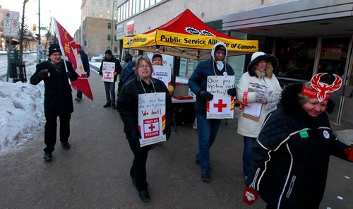 BORIS MINKEVICH / WINNIPEG FREE PRESS
Public Service Alliance of Canada (PSAC) protested at 280 Broadway in Winnipeg. It was to protest the failed Phoenix Pay System. Feb. 28, 2018