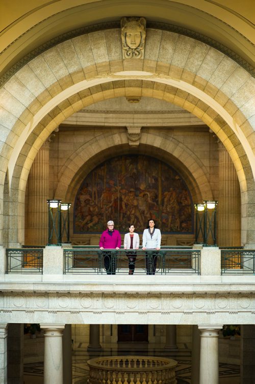 MIKAELA MACKENZIE / WINNIPEG FREE 
Former NDP and independent MLA Christine Melnick (left), current Liberal MLA Cindy Lamoureux, and former NDP MLA Marianne Cerilli pose for a group portrait at the legislature in Winnipeg, Manitoba on Thursday, March 1, 2018.
180301 - Thursday, March 01, 2018.