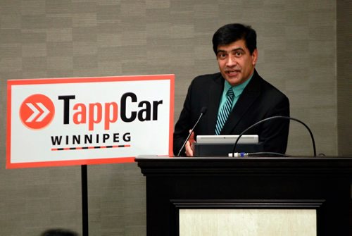 BORIS MINKEVICH / WINNIPEG FREE PRESS
Edmonton-based ridesharing company TappCar had a driver-training session at the Holiday Inn South in Winnipeg. Balraj Manhas ran the session. RYAN THORPE STORY. March 1, 2018